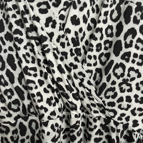 ASOS DESIGN Curve midi wrap dress in grey leopard print Size 14 - Picture 6 of 11